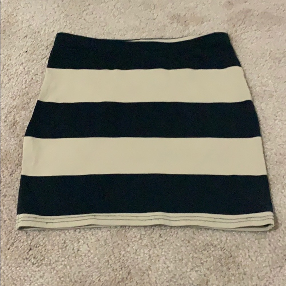 H&M Black and Tan skirt